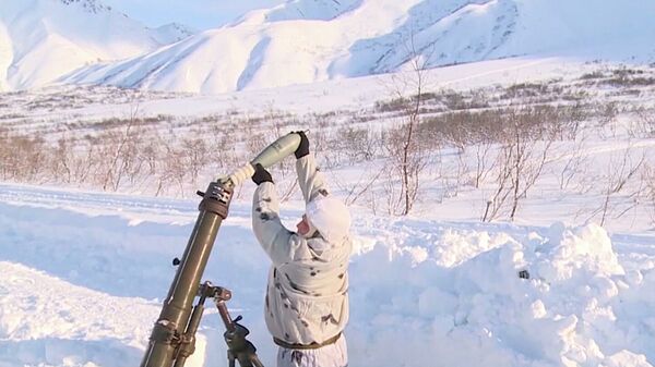 Russian troops firing mortars at avalanches. - Sputnik International