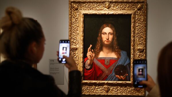 People take pictures with mobile phone at an oil painting by Atelier Leonardo da Vinci's   Salvator Mundi (Version Ganay), during the opening of the exhibition  Leonardo da Vinci , on October 22, 2019 at the Louvre museum in Paris - Sputnik International