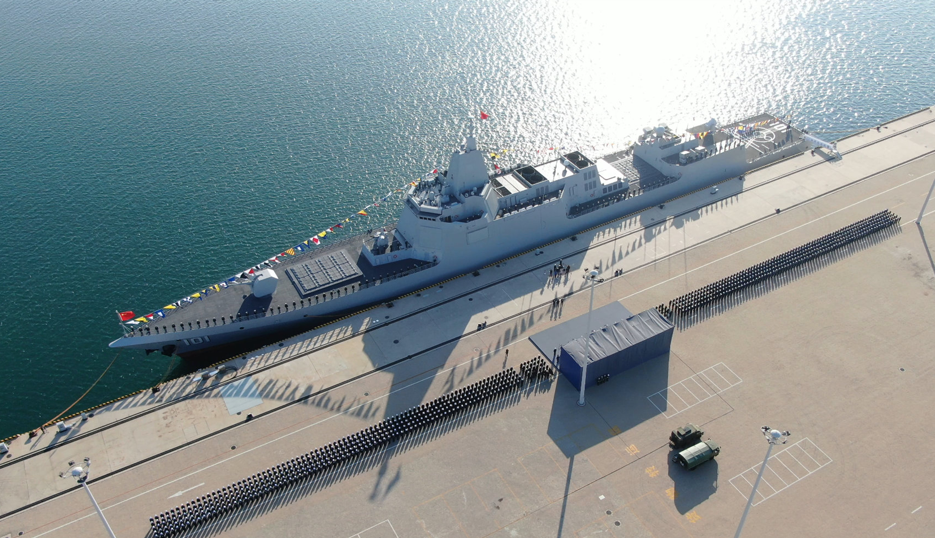The People's Liberation Army Navy commissioned its first Type 055 warship, Nanchang, on Sunday in Qingdao - Sputnik International, 1920, 19.12.2022