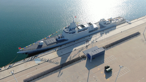 The People's Liberation Army Navy commissioned its first Type 055 warship, Nanchang, on Sunday in Qingdao - Sputnik International