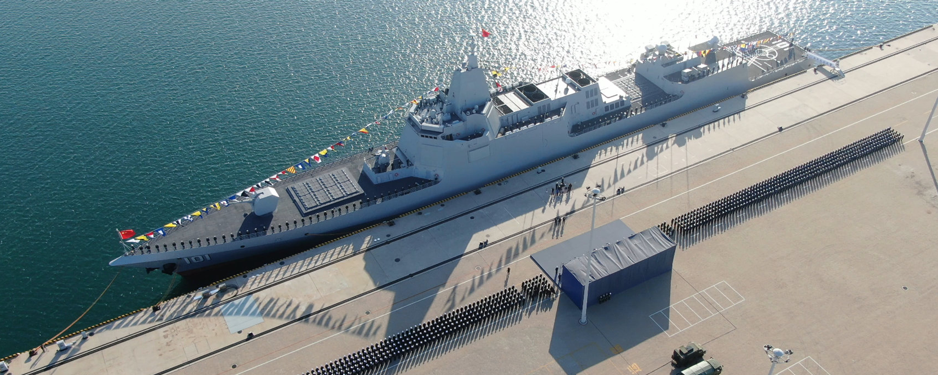 The People's Liberation Army Navy commissioned its first Type 055 warship, Nanchang, on Sunday in Qingdao - Sputnik International, 1920, 13.01.2020
