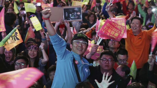 Supporters of Taiwan's 2020 presidential election candidate, Taiwan president Tsai Ing-wen cheer for Tsai's victory in Taipei, Taiwan, Saturday, Jan. 11, 2020. (AP Photo/Chiang Ying-ying) - Sputnik International