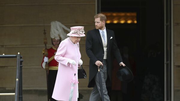 Britain's Queen Elizabeth and Prince Harry attend a Royal Garden Party at Buckingham Palace in London, Wednesday, May 29, 2019 - Sputnik International
