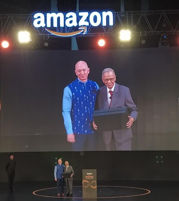 Amazon's Jeff Bezos Announces $1 Bln 'Incremental' Investments to Digitize Small Businesses in India - Sputnik International