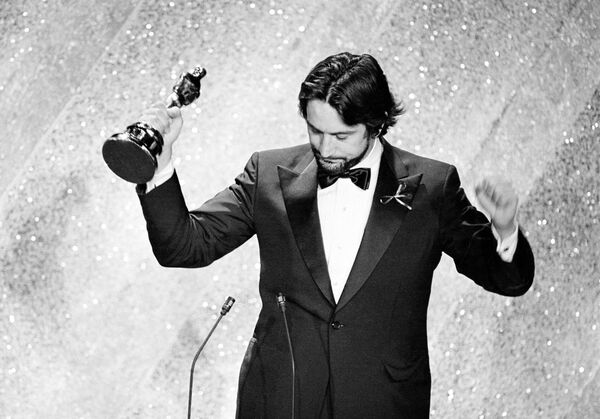 This photo shows De Niro accepting the Oscar for his performance in Raging Bull, at the 53rd annual Academy Awards show in Los Angeles, Calif., on March 31, 1981.  - Sputnik International