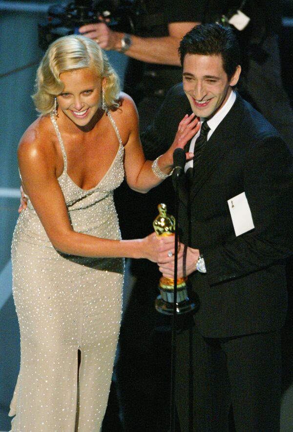 Actress Charlize Theron accepting the award for Best Performance and Actress in a Leading Role for Monster from actor Adrien Brody on stage during the 76th Annual Academy Awards at the Kodak Theater on February 29, 2004 in Hollywood, California.  - Sputnik International