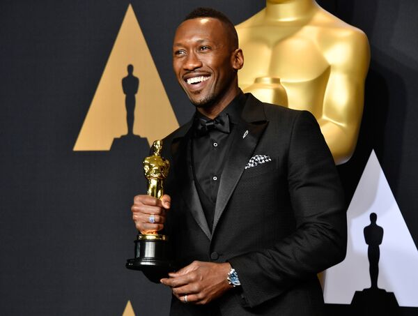 Actor Mahershala Ali, winner of Best Supporting Actor for 'Moonlight' poses in the press room during the 89th Annual Academy Awards at Hollywood & Highland Center on February 26, 2017 in Hollywood, California.   - Sputnik International
