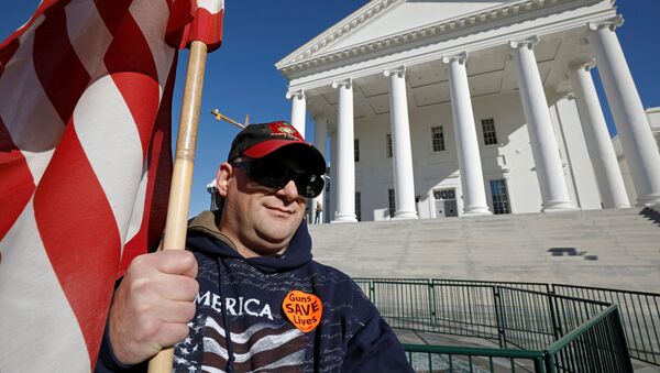 Gun rights activist James Davis, 43 and from King George, Virginia, demonstrates outside the Virginia State Capitol building as the General Assembly prepares to convene in Richmond, Virginia, U.S. January 8, 2020. - Sputnik International