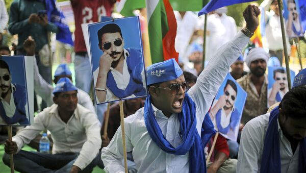 A Dalit protester shouts slogans during a protest demanding the release of their leader and Bhim Army founder Chandrashekhar Azad in New Delhi, India, Wednesday, April 18, 2018 - Sputnik International