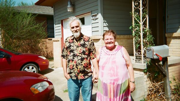 Terri Reid and her late husband Bill - Sputnik International