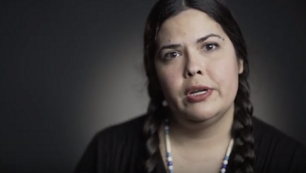 TSA Apologizes to Native American Traveler After Agent Pulls Her Braids  - Sputnik International