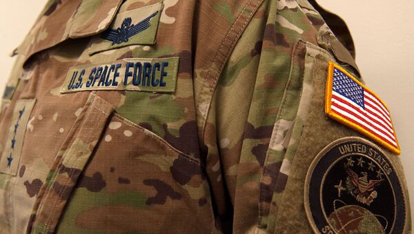 A military camouflage uniform bearing a U.S. Space Force nametape and U.S. Space Command shoulder patch - Sputnik International