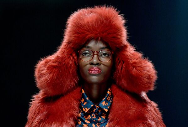 From Ushanka Hats to Latex Bondage Outfits: Alluring Apparel at Berlin Fashion Week - Sputnik International