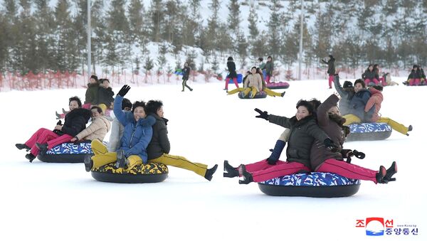 Sleighs, Skis and Hot Springs: North Koreans Show How to Relax at Newly-Open Yangdok Resort - Sputnik International