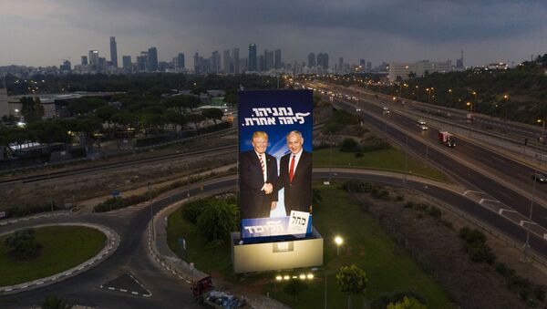 A massive election campaign billboard of the Likud party shows Israeli Prime Minister Benjamin Netanyahu, right, and US President Donald Trump in Tel Aviv, Israel, 8 September 2019 - Sputnik International
