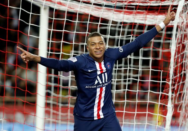 Former Tottenham Striker Names Who Liverpool FC Should Replace Mohamed Salah With in Future - Sputnik International