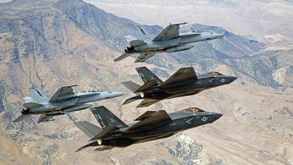 F-35C Lightning IIs and F/A-18E/F Super Hornets - Sputnik International