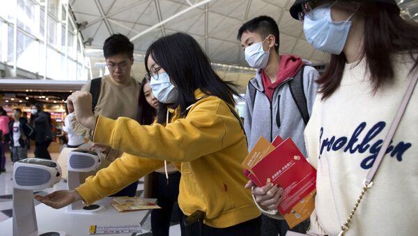 Travelers wearing face masks gather at Hong Kong International Airport in Hong Kong, Tuesday, Jan. 21, 2020 - Sputnik International