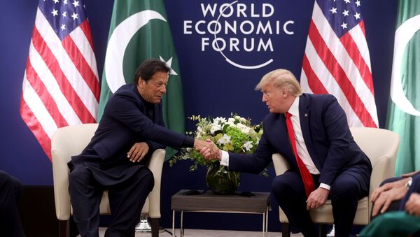 U.S. President Donald Trump shakes hands with Pakistan's Prime Minister Imran Khan during a bilateral meeting at the 50th World Economic Forum (WEF) annual meeting in Davos, Switzerland, January 21, 2020 - Sputnik International