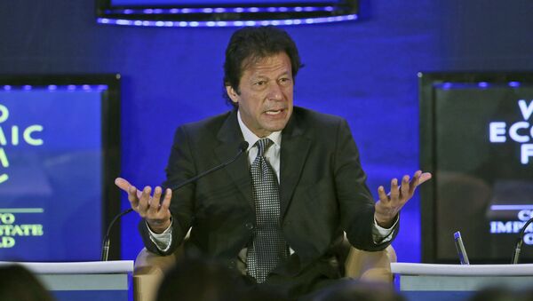 FILE - In this Nov. 7, 2012 file photo  Pakistan Tehreek-e-Insaf Chairman, and former cricket captain Imran Khan  speaks at the World Economic Forum in Gurgaon, on the outskirts of New Delhi, India - Sputnik International
