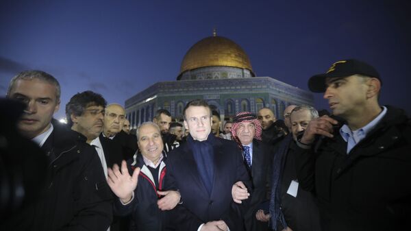 French President Emmanuel Macron, center, visits the al-Aqsa mosque compound in Jerusalem, Wednesday, Jan. 22, 2020. - Sputnik International
