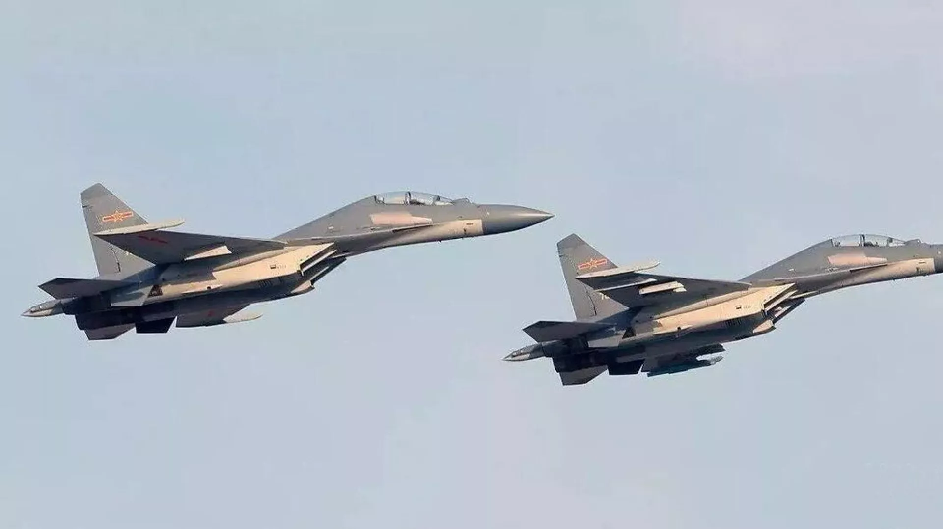 Two Chengdu J-16 Fighters of China's People's Liberation Army Air Force (PLAAF) - Sputnik International, 1920, 13.07.2025