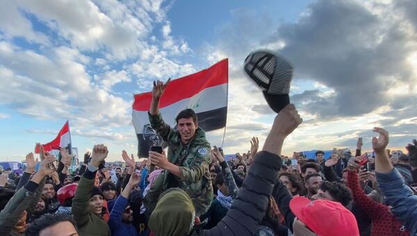 Iraqi demonstrators in Nassiriya, Iraq - Sputnik International