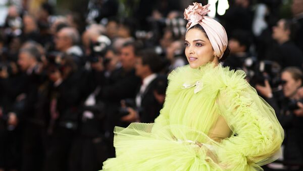 Actress Deepika Padukone poses for photographers upon arrival at the premiere for the film 'Pain and Glory' at the 72nd international film festival in Cannes, France, 17 May 2019. - Sputnik International