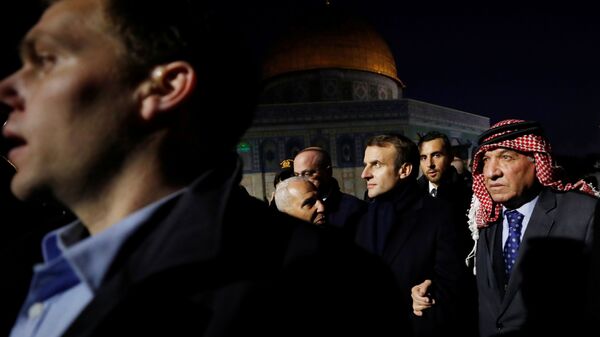 The Dome of the Rock is seen in the background as French President Emmanuel Macron visits al-Aqsa Mosque, on the compound known to Muslims as Noble Sanctuary and to Jews as Temple Mount, in Jerusalem's Old City January 22, 2020 - Sputnik International