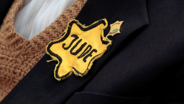 FILE PHOTO: Polish born Mordechai Fox, an 89-year-old Holocaust survivor, wears a yellow Star of David on his jacket during a ceremony marking Holocaust Remembrance Day at Yad Vashem Holocaust Memorial in Jerusalem May 2, 2011 - Sputnik International