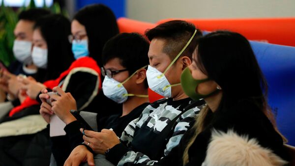 Passengers wear masks to prevent an outbreak of a new coronavirus at the Hong Kong West Kowloon High Speed Train Station, in Hong Kong, China January 23, 2020. - Sputnik International