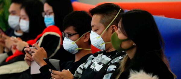 Passengers wear masks to prevent an outbreak of a new coronavirus at the Hong Kong West Kowloon High Speed Train Station, in Hong Kong, China January 23, 2020. - Sputnik International