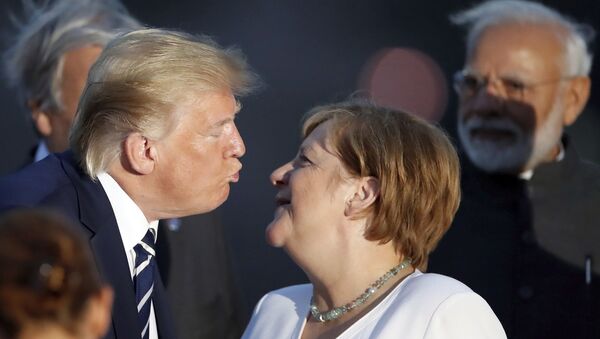 President Donald Trump kisses German Chancellor Angela Merkel during the G7 family photo Sunday, Aug. 25, 2019 in Biarritz - Sputnik International