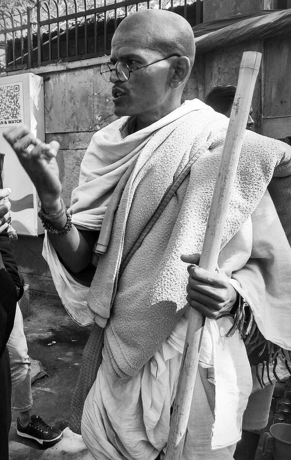 'Mahatma Gandhi' Has a Message for Prime Minister Modi: First, Ensure Public Jobs for Indian Youth - Sputnik International