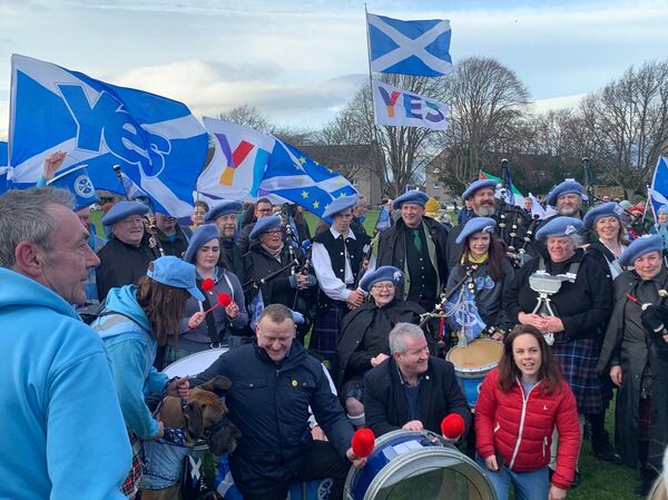 Scotland Stops Asking Nicely With Inverness March for Freedom - Sputnik International
