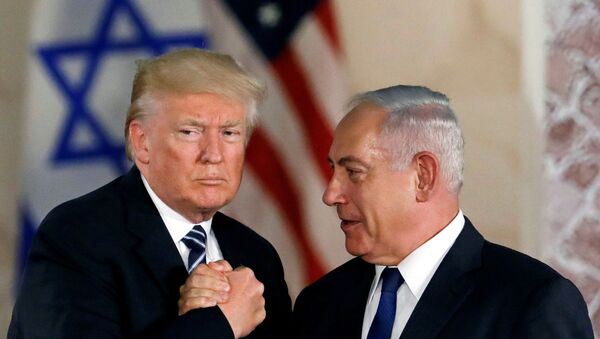U.S. President Donald Trump and Israeli Prime Minister Benjamin Netanyahu shake hands - Sputnik International