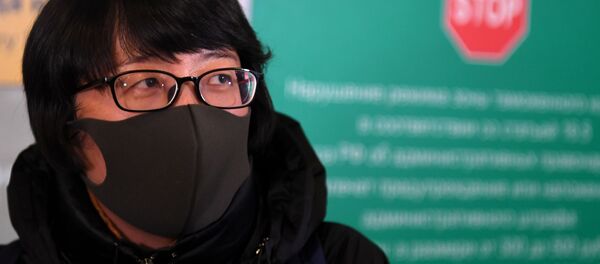 Masked Tourist Arrives in Sheremetyevo Airport in Moscow During Coronavirus Outbreak in China - Sputnik International