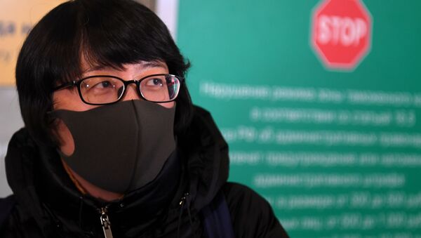 Masked Tourist Arrives in Sheremetyevo Airport in Moscow During Coronavirus Outbreak in China - Sputnik International