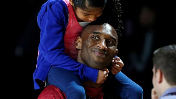 Los Angeles Lakers Kobe Bryant holds his daughter Natalia during practice for the NBA All-Star basketball game in Houston, Texas, February 16, 2013. - Sputnik International