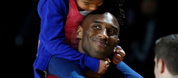 Los Angeles Lakers Kobe Bryant holds his daughter Natalia during practice for the NBA All-Star basketball game in Houston, Texas, February 16, 2013. Los Angeles Lakers Kobe Bryant holds his daughter Natalia during practice for the NBA All-Star basketball game in Houston, Texas, February 16, 2013. - Sputnik International