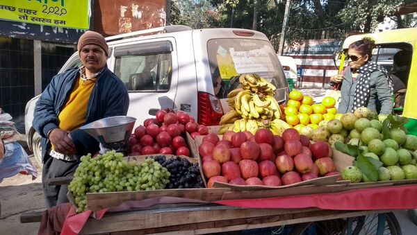 Fruits vendor at the new spot in Delhi's Mehrauli constituency - Sputnik International