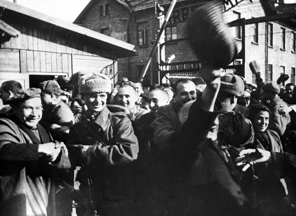 Rescued From Hell: 75th Anniversary of Auschwitz Liberation by Soviet Army - Sputnik International
