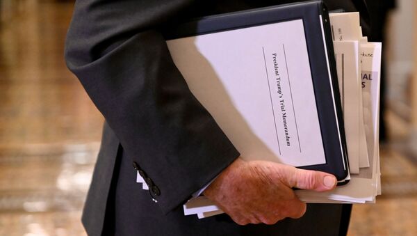 Sen. Patrick Leahy Carries Paperwork as He Exits the Senate Chamber - Sputnik International