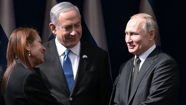 Russian President Vladimir Putin and Israeli Prime Minister Benjamin Netanyahu after meeting in Jerusalem with the mother of an Israeli woman who was convicted in Russia. - Sputnik International