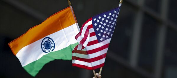 A man holds the flags of India and the U.S. while people take part in the 35th India Day Parade in New York August 16, 2015. - Sputnik International