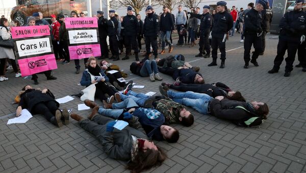 Demonstrators lie in a street during a protest of the climate action group Extinction Rebellion - Sputnik International