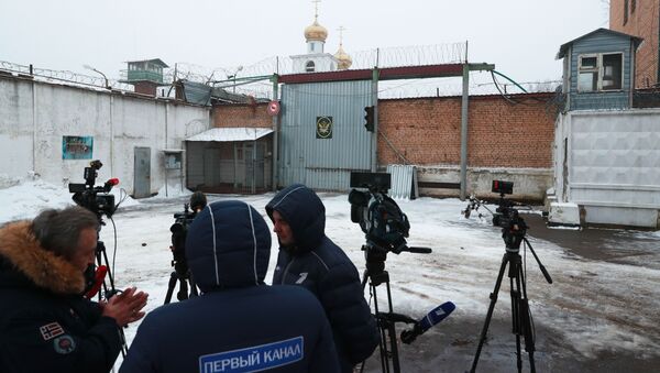 Journalists wait near Prison Colony 1 of the Moscow Region Branch of the Russian Federal Penitentiary Service where Israeli citizen Naama Issachar, sentenced in Russia for 7.5 years in prison for smuggling drugs, is serving her sentence, in the Novoe Grishino village, Russia - Sputnik International