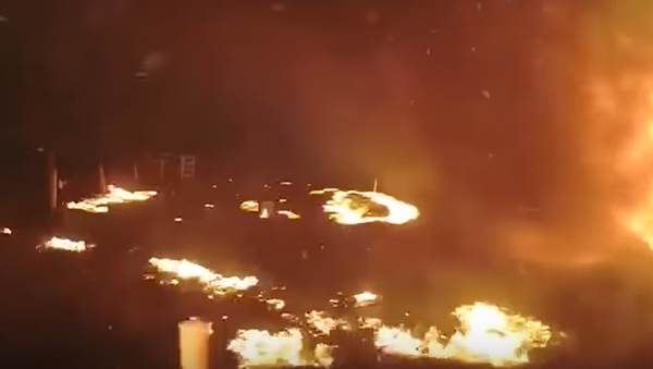 Firefighters Escape Massive Australian Bushfire With Seconds to Spare - Sputnik International