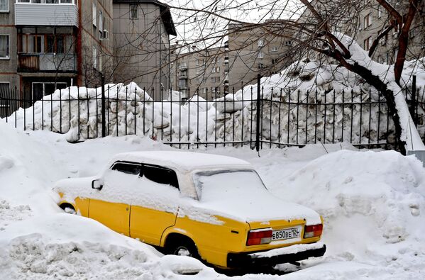 Snowbanks in Novosibirsk - Sputnik International