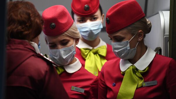Flight attendants wearing face masks on board a S7 Airlines flight which arrived from Beijing to Novosibirsk - Sputnik International
